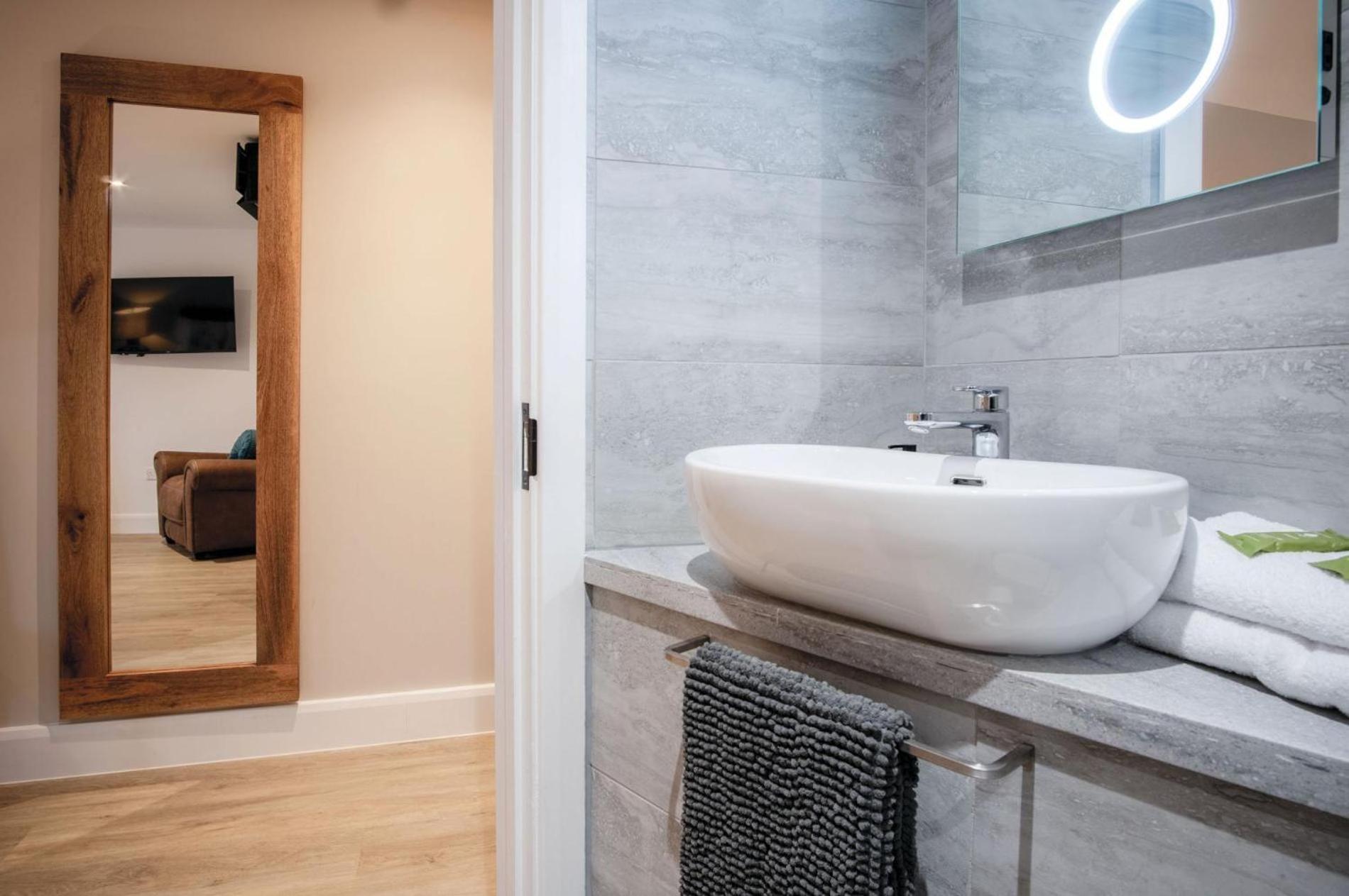 Suite 1 - Sleeping Giant Hotel - Pen Y Cae Inn Brecon Esterno foto